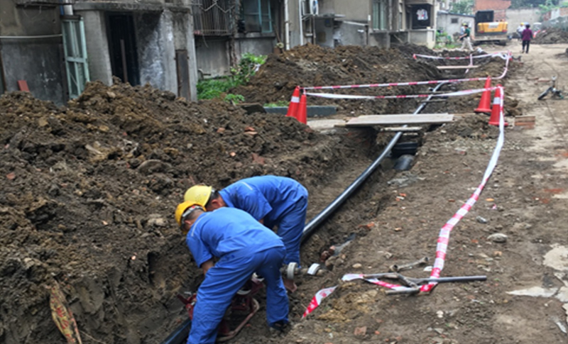 【惠民行動(dòng)】積極推進(jìn)東軸廠家屬區(qū)供水管網(wǎng)舊改工作