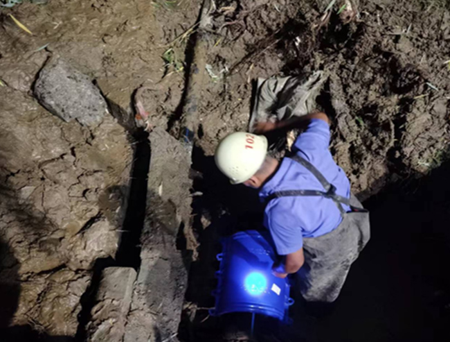 連夜奮戰(zhàn)搶修供水主管 全力保障安全正常供水